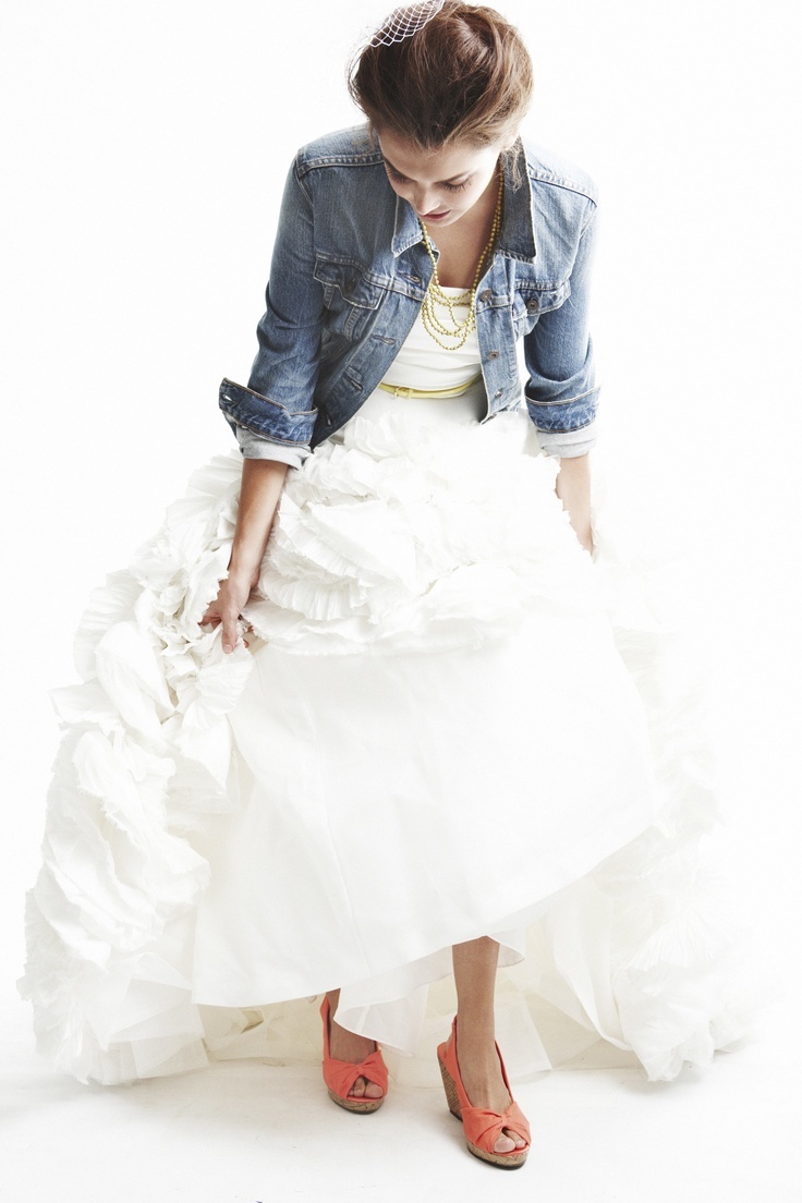 デニム×ウェディングが可愛い♡カジュアルロマンティックな甘辛コーデが話題です＊にて紹介している画像