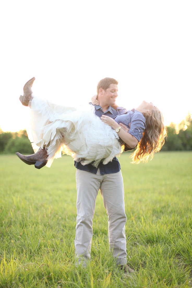 デニム×ウェディングが可愛い♡カジュアルロマンティックな甘辛コーデが話題です＊にて紹介している画像