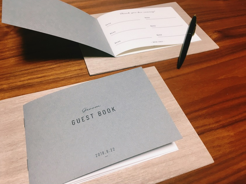 Unique Selections: Stylish Guest Book Ideas Found in Overseas Weddings ♡にて紹介している画像