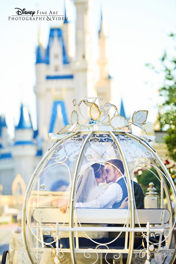Eternal Dreams: A Collection of Wedding Inspirations at Cinderella Castle ♡にて紹介している画像