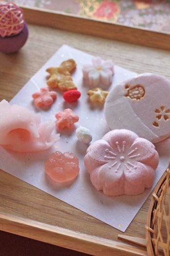 食べちゃうのがもったいない♡春Weddingにオススメの桜スイーツ＊にて紹介している画像