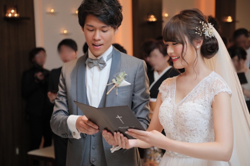"The Beautiful Surprise of Reading Letters of Vow to Each Other at a Public Ceremony"にて紹介している画像
