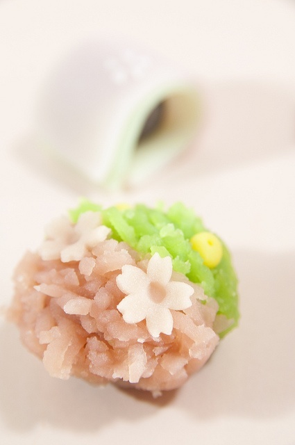 食べちゃうのがもったいない♡春Weddingにオススメの桜スイーツ＊にて紹介している画像