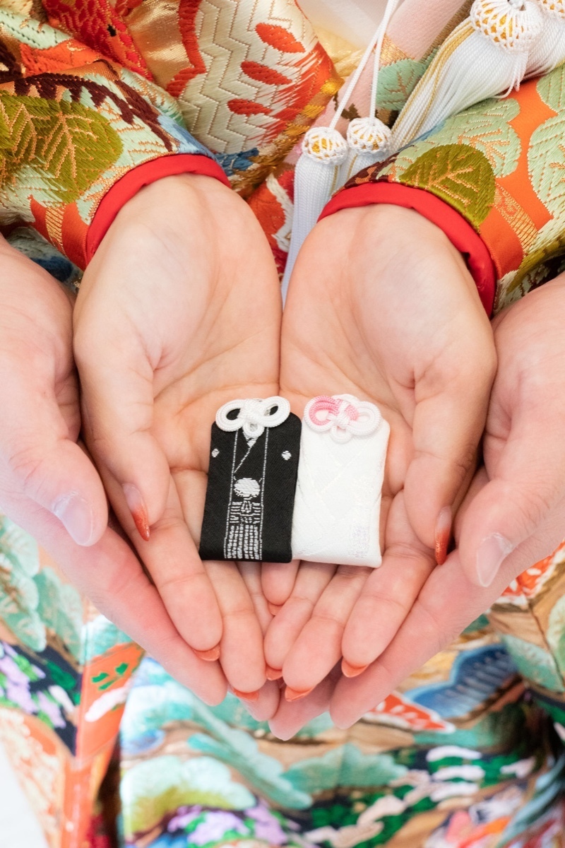 【21ショット】神社での撮影でカメラマンさんにお願いしたいウェディングフォト【総まとめ】にて紹介している画像