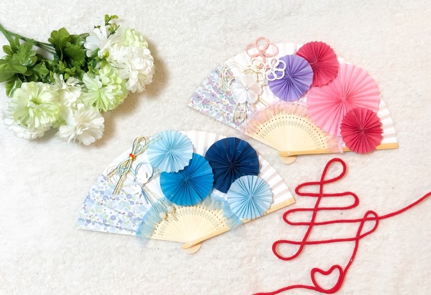 DIY with 100 Yen Store Materials! Easy Tutorial and Decoration Ideas for Fan Props and Fan Bouquets ♡にて紹介している画像