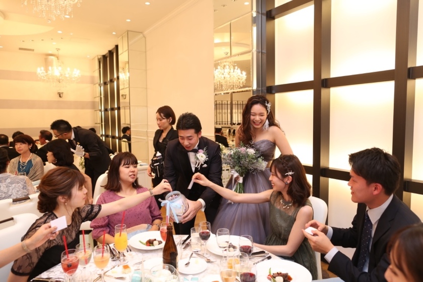 What Are Everyone Choosing? Stylish Brides' Table Rounds Revealed!にて紹介している画像