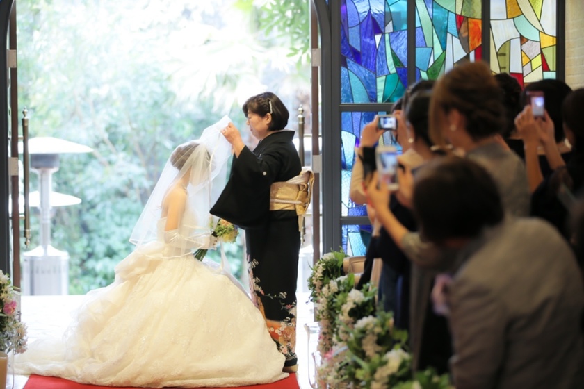 "행복해져요♡" 감동적인 순간! 베일 다운 할 때 주의해야 할 아름답게 빛나는 자세 확인!にて紹介している画像