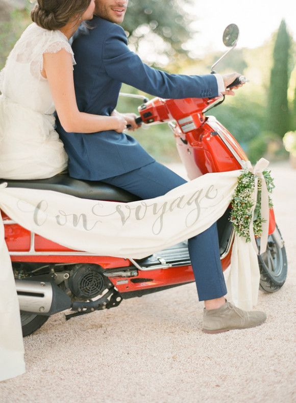"After the Wedding: Escape in Style with a Dream Honeymoon Ride!"にて紹介している画像