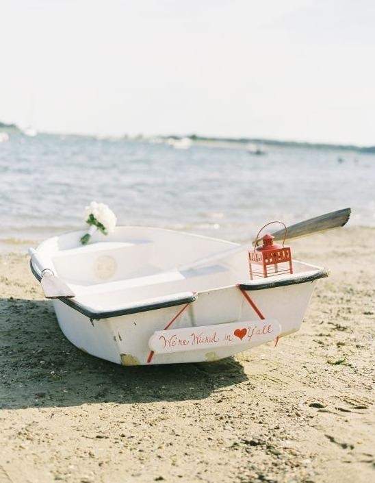 "After the Wedding: Escape in Style with a Dream Honeymoon Ride!"にて紹介している画像