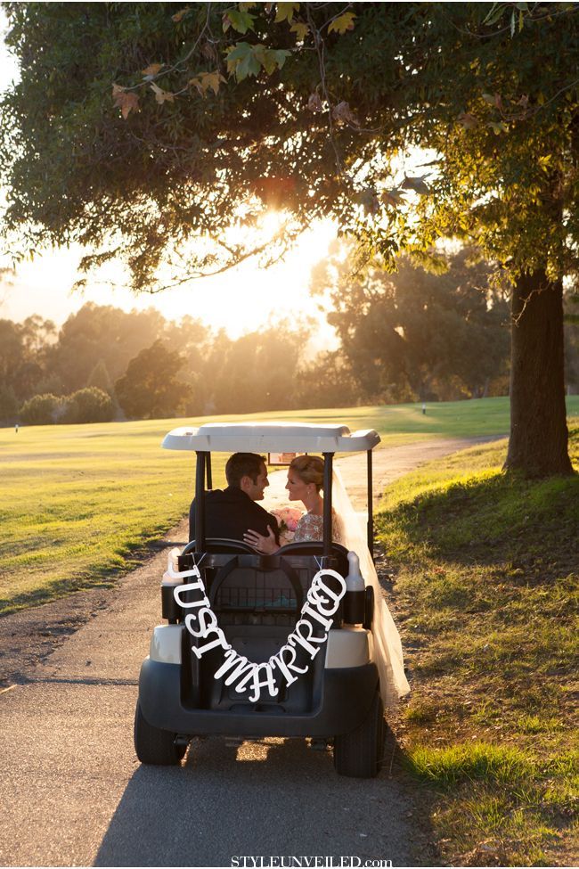 "After the Wedding: Escape in Style with a Dream Honeymoon Ride!"にて紹介している画像