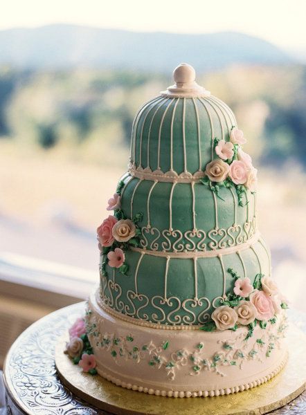 Unique and Adorably Cute: A Collection of Wonderful Wedding Cake Ideas♡にて紹介している画像