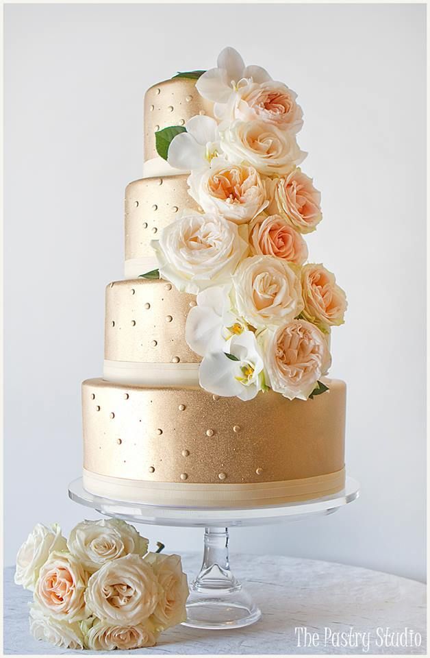 Unique and Adorably Cute: A Collection of Wonderful Wedding Cake Ideas♡にて紹介している画像