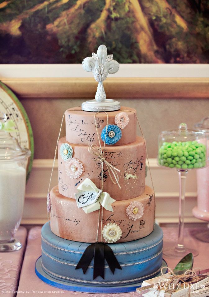 Unique and Adorably Cute: A Collection of Wonderful Wedding Cake Ideas♡にて紹介している画像