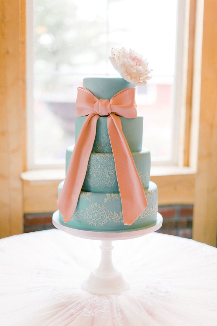 Unique and Adorably Cute: A Collection of Wonderful Wedding Cake Ideas♡にて紹介している画像