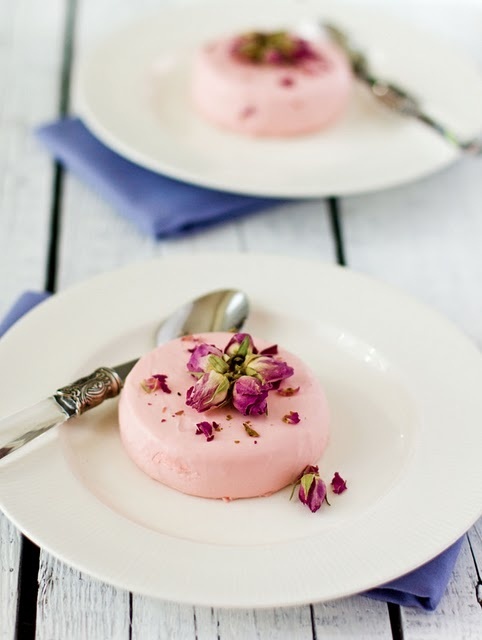 Everything Pink and Cute: A Collection of Sweets♡にて紹介している画像