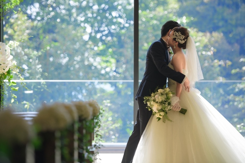 除了轻拍肩膀！在首次见面时与新郎交流的创意♡にて紹介している画像