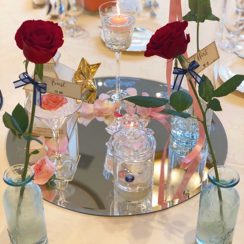 "10 Types of Table Rounds: Guest Reception Ideas to Thank Everyone at Your Wedding"にて紹介している画像