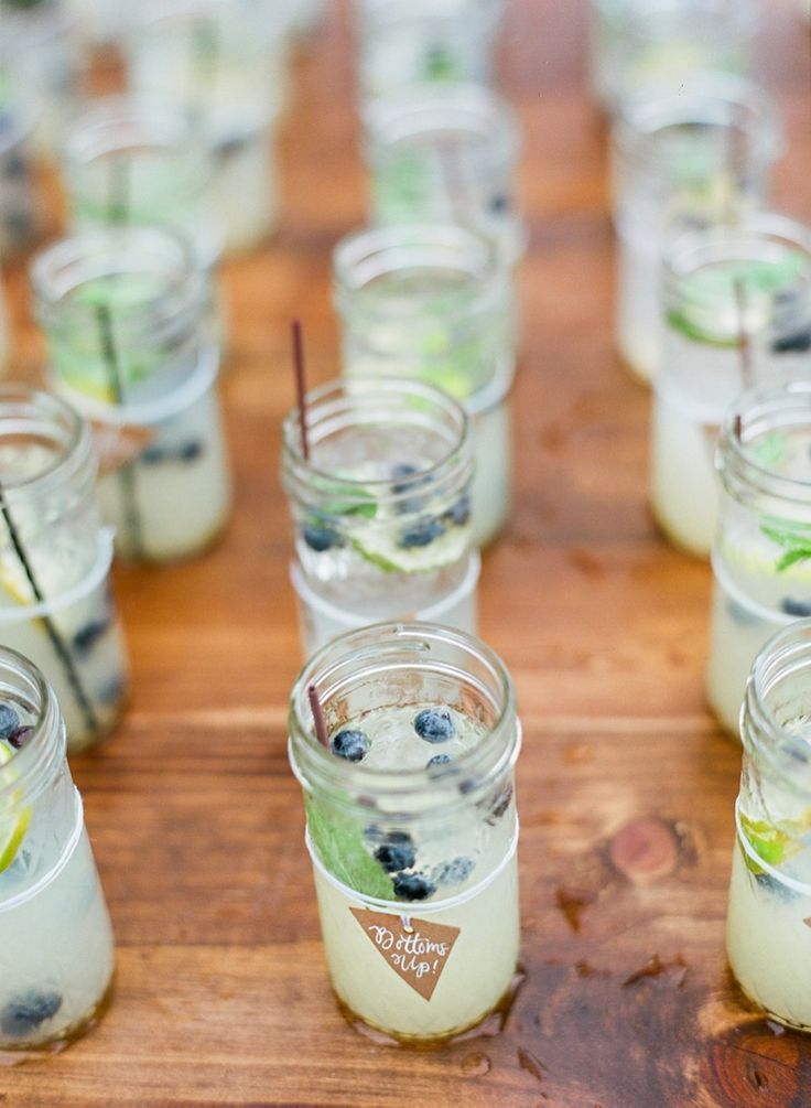 "Make a Fashionable Impression on Guests at Weddings with Stylish Main Saucers!"にて紹介している画像