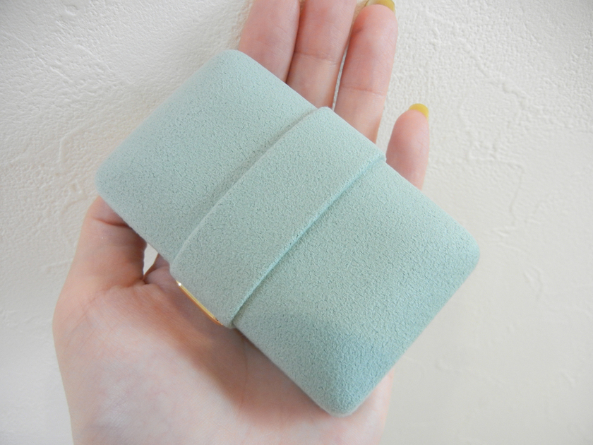 【视频检查】可爱的订婚戒指和结婚戒指叠戴方法♡にて紹介している画像