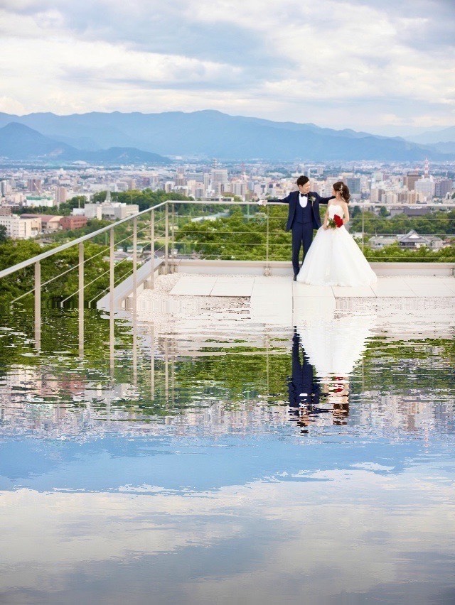 Shocking! The Amazing App That Can Transform Any Photo with a "Salar de Uyuni" Effect!にて紹介している画像