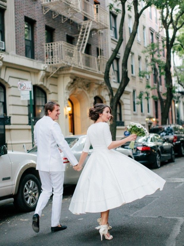 "Spring is All About Midi Length: Adorably Vintage 60s Vibes!"にて紹介している画像