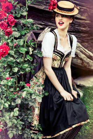 Traditional Attire of Fairy Tale Germany: The Adorable 'Dirndl' Worn by Brides ♡♪*゜にて紹介している画像