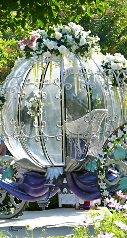 "Let's Have a Cinderella Wedding Adorned with Fairy Tale Motifs!"にて紹介している画像