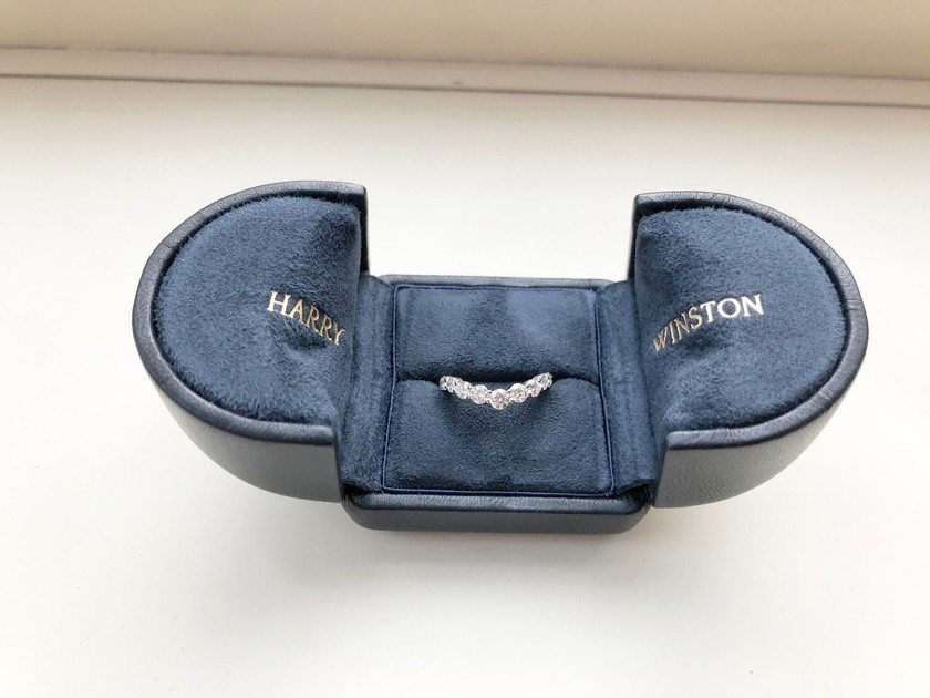 [Important] What You Should Know Before Choosing: Eternity Rings May Not Be Engravable.にて紹介している画像