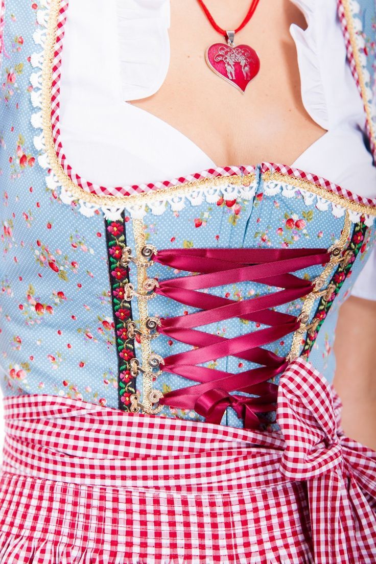 Traditional Attire of Fairy Tale Germany: The Adorable 'Dirndl' Worn by Brides ♡♪*゜にて紹介している画像