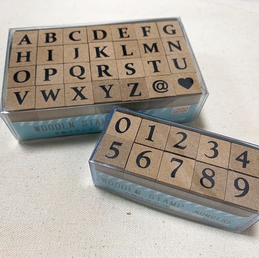 文字を印刷しないで作れる*文字スタンプ×アルファベットオブジェの組み合わせが面白いテーブルナンバーにて紹介している画像