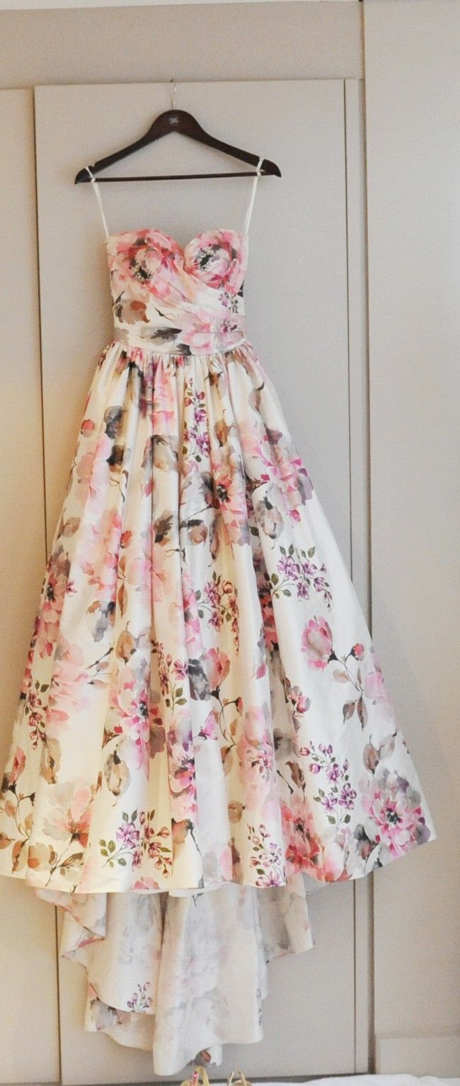 Gathering an Abundance of Adorable Floral Dresses in a Casual Style♡にて紹介している画像
