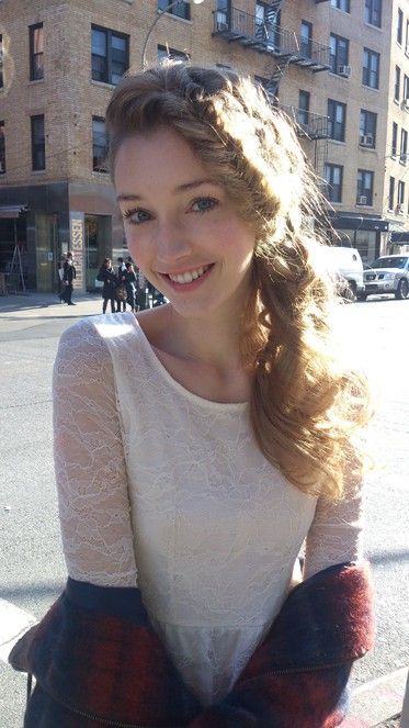 "Easy and Elegant Fishbone Bridal Hair Arrangement Catalog: Effortlessly Chic Foreign-Inspired Styles"にて紹介している画像