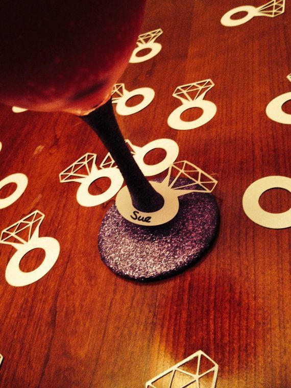 DIY Paper Glass Markers: Essential Party Supplies ♡にて紹介している画像