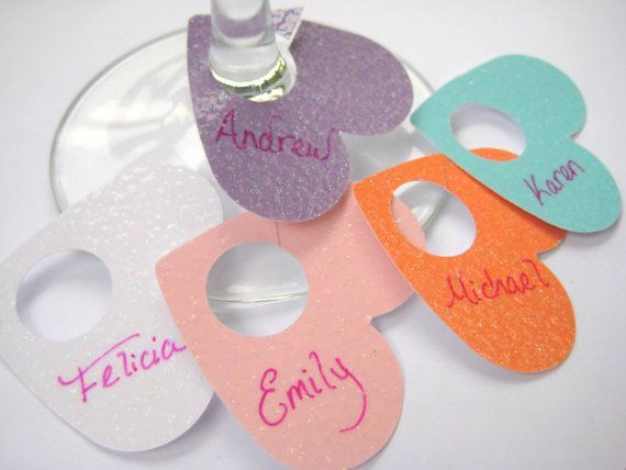 DIY Paper Glass Markers: Essential Party Supplies ♡にて紹介している画像