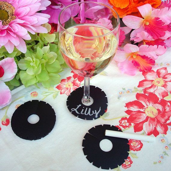 DIY Paper Glass Markers: Essential Party Supplies ♡にて紹介している画像