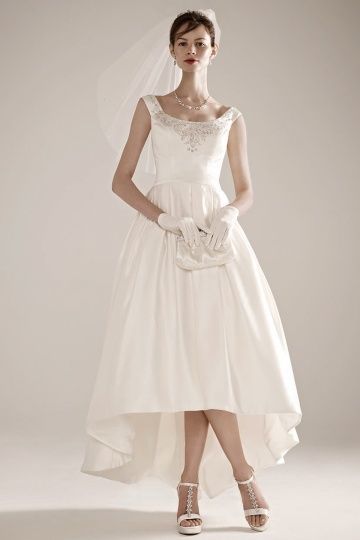 "Spring is All About Midi Length: Adorably Vintage 60s Vibes!"にて紹介している画像