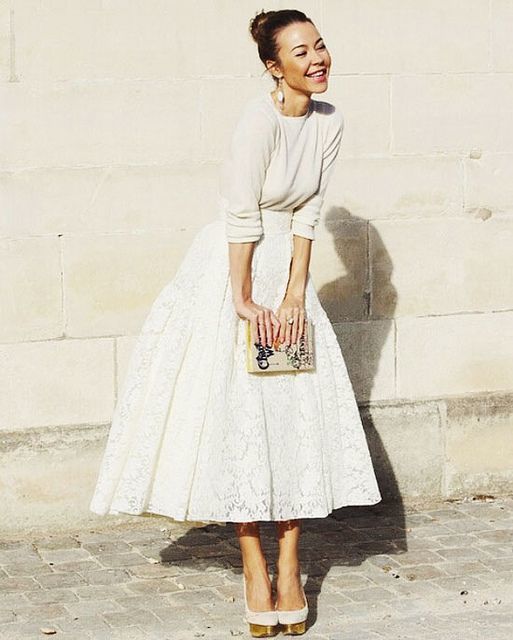 "Spring is All About Midi Length: Adorably Vintage 60s Vibes!"にて紹介している画像