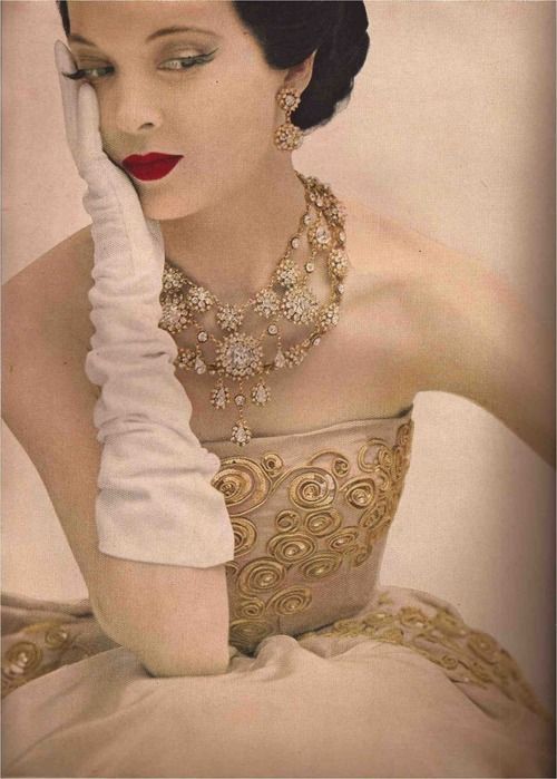 The Pursuit of Elegance: Vintage Dior Dresses That Bring Happiness Just by Looking at Them ♡にて紹介している画像