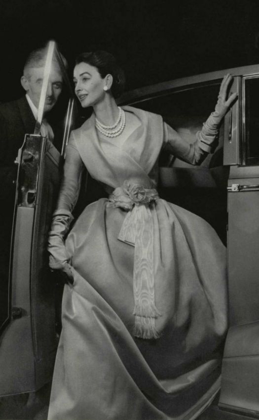 The Pursuit of Elegance: Vintage Dior Dresses That Bring Happiness Just by Looking at Them ♡にて紹介している画像