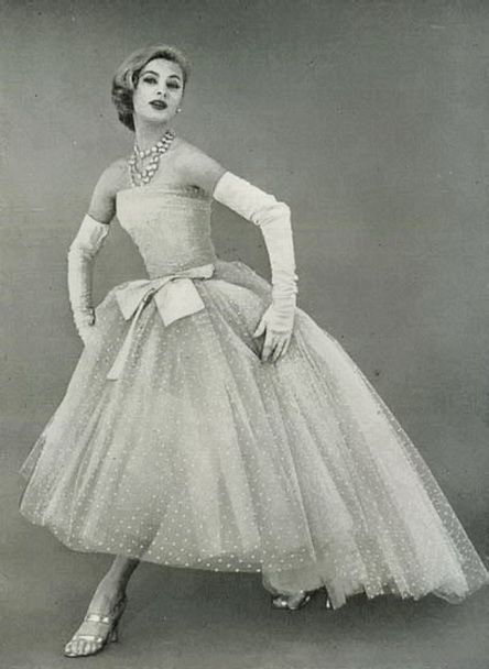 The Pursuit of Elegance: Vintage Dior Dresses That Bring Happiness Just by Looking at Them ♡にて紹介している画像