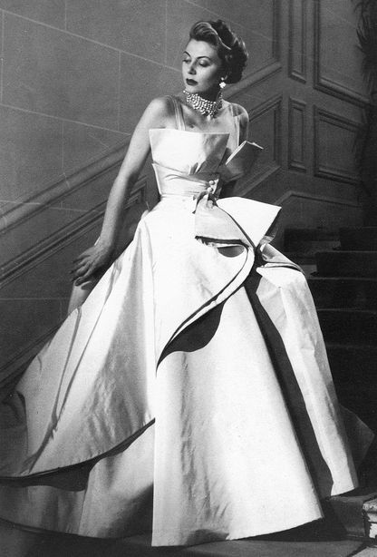 The Pursuit of Elegance: Vintage Dior Dresses That Bring Happiness Just by Looking at Them ♡にて紹介している画像