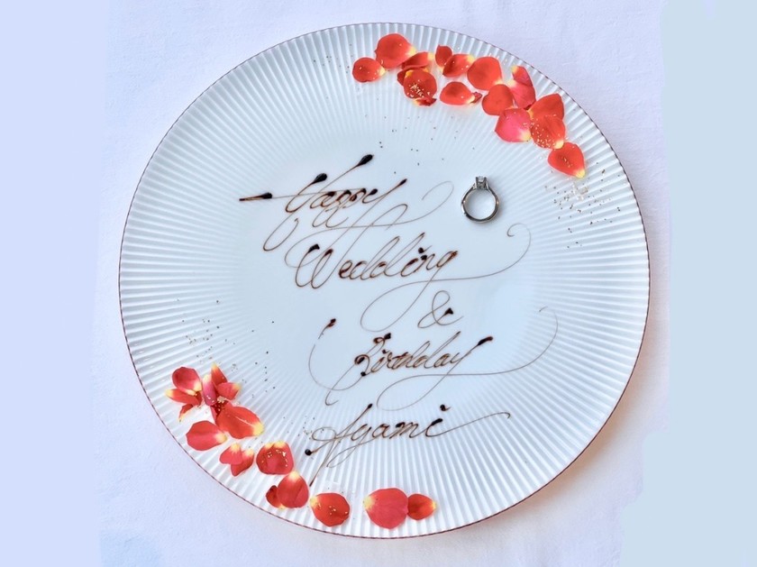 "Response Ideas: Message Plate Examples to Show Your Gratitude After Being Proposed to"にて紹介している画像