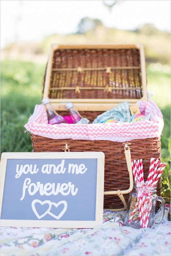 Chic and Handmade: A Collection of Stylish Welcome Board Design Ideas Inspired by International Trends♡にて紹介している画像