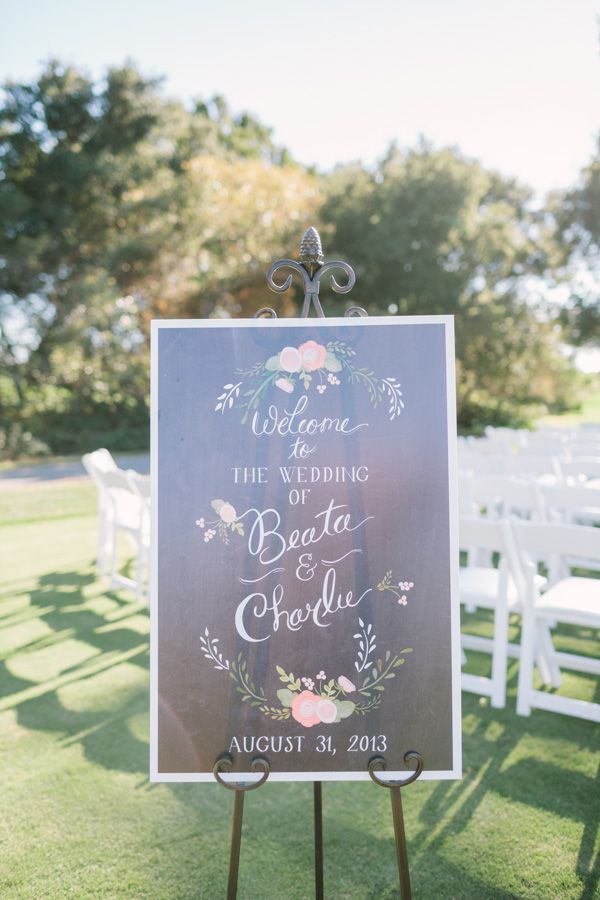 Chic and Handmade: A Collection of Stylish Welcome Board Design Ideas Inspired by International Trends♡にて紹介している画像