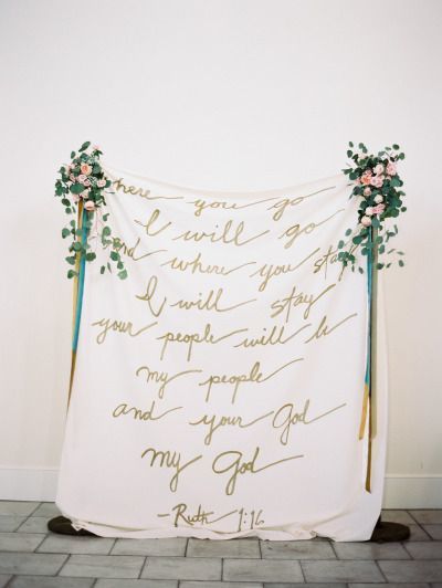 Chic and Handmade: A Collection of Stylish Welcome Board Design Ideas Inspired by International Trends♡にて紹介している画像