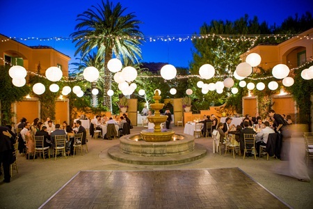 まるで光のカーテン♡ロマンティックなライトニングアイデアcollection40♡にて紹介している画像