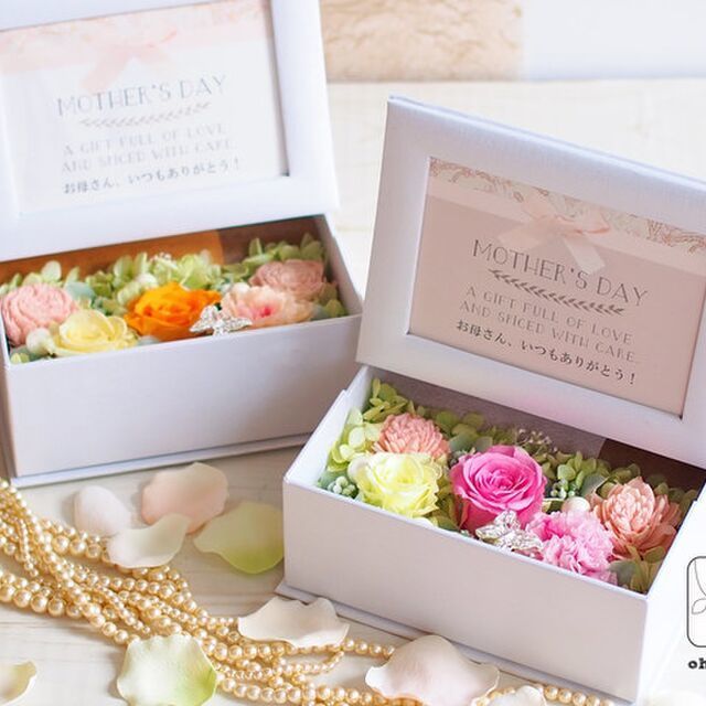 "Two Mothers This Year: 11 Unique Mother's Day Gifts to Cherish in These Times"にて紹介している画像