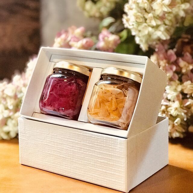 "Two Mothers This Year: 11 Unique Mother's Day Gifts to Cherish in These Times"にて紹介している画像