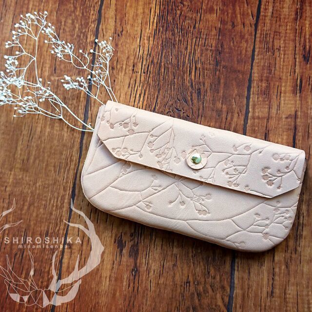 "Two Mothers This Year: 11 Unique Mother's Day Gifts to Cherish in These Times"にて紹介している画像