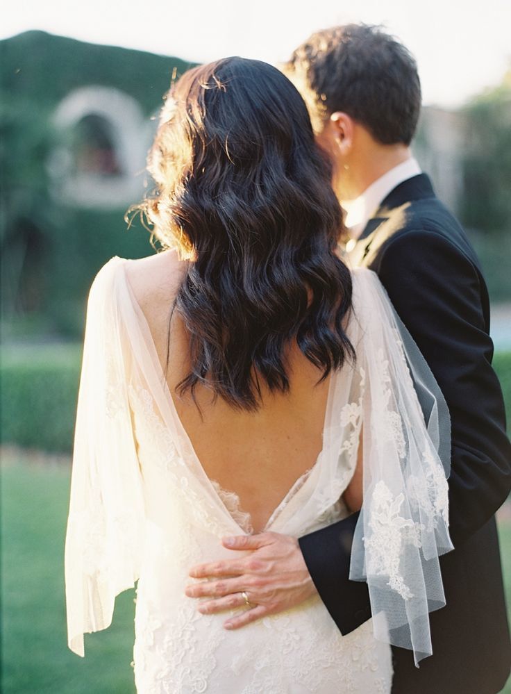 "Spain's Proudly Premier Brand 'Pronovias' - Captivating the World with Unmatched Quality!"にて紹介している画像